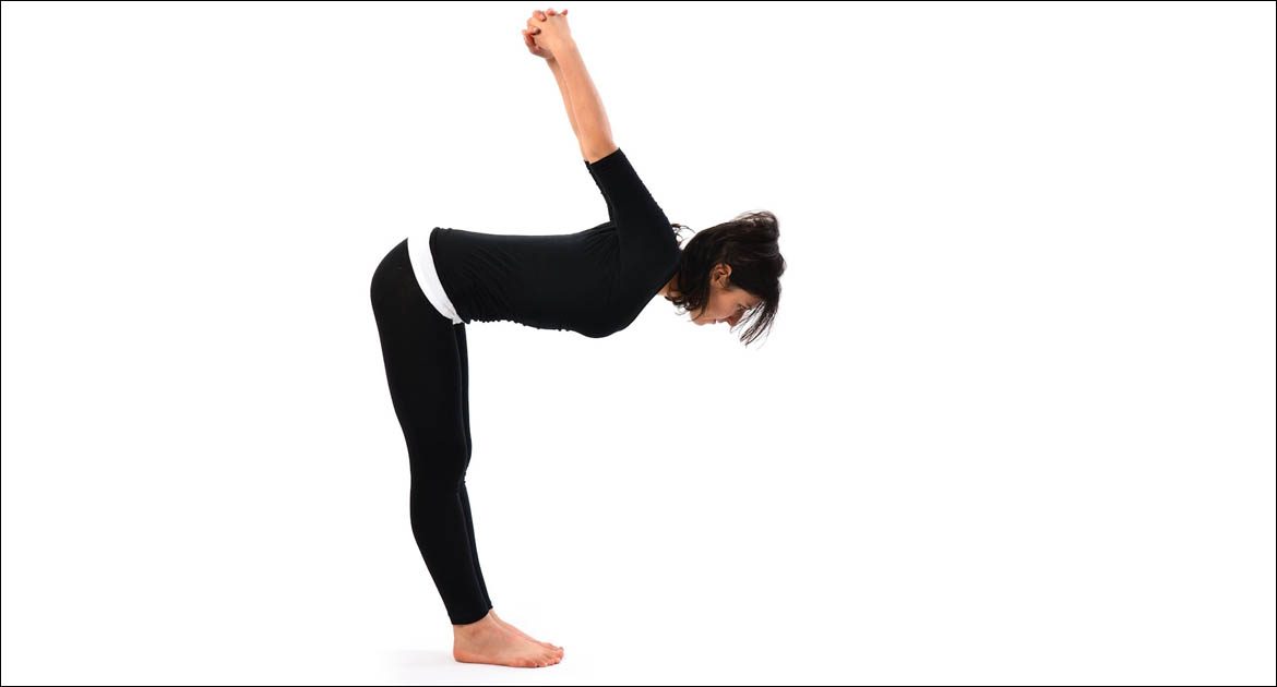 Extended Side Angle Pose (Utthita Parsvakonasana) Instructions & Photos •  Yoga Basics